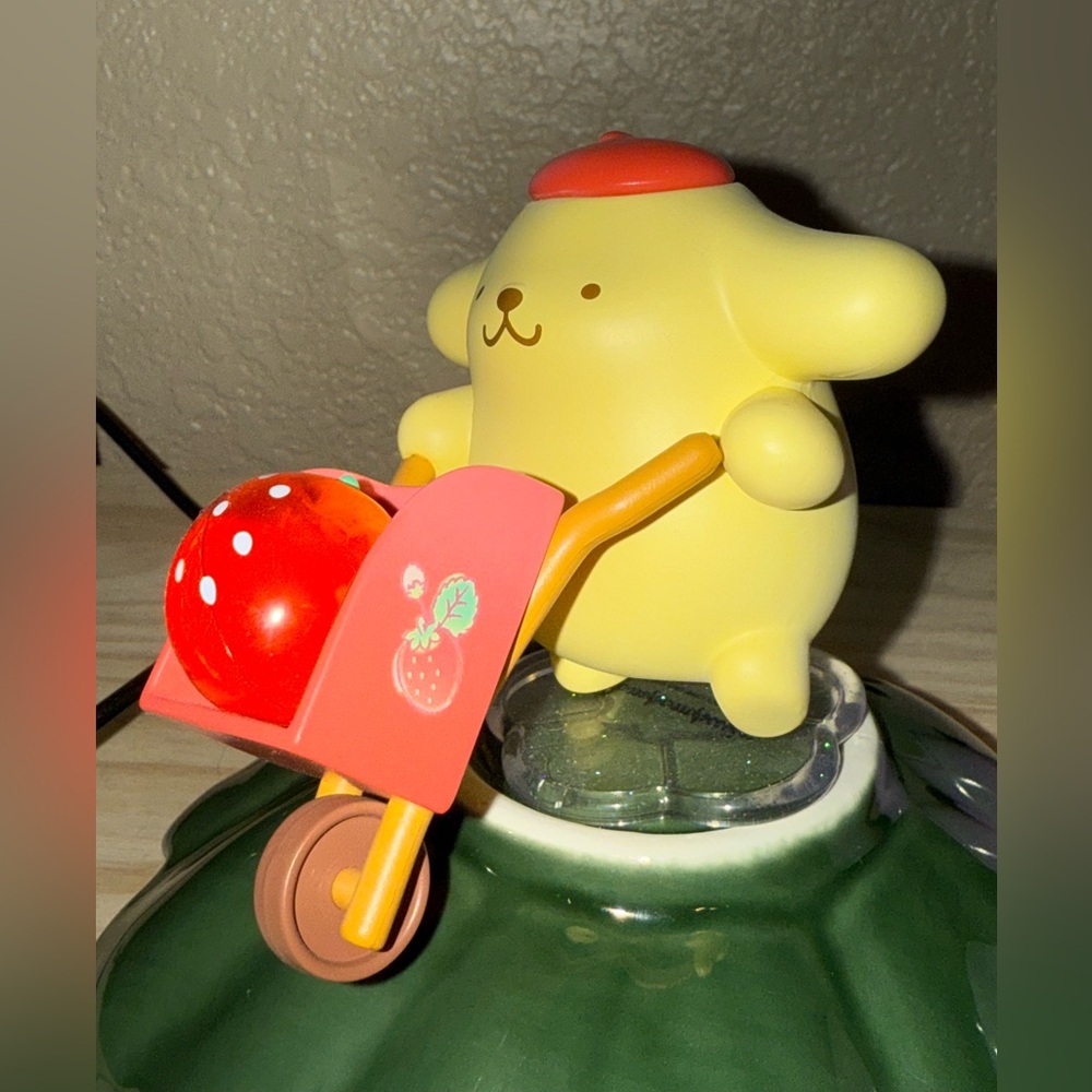 Miniso Pompompurin Strawberry Farm